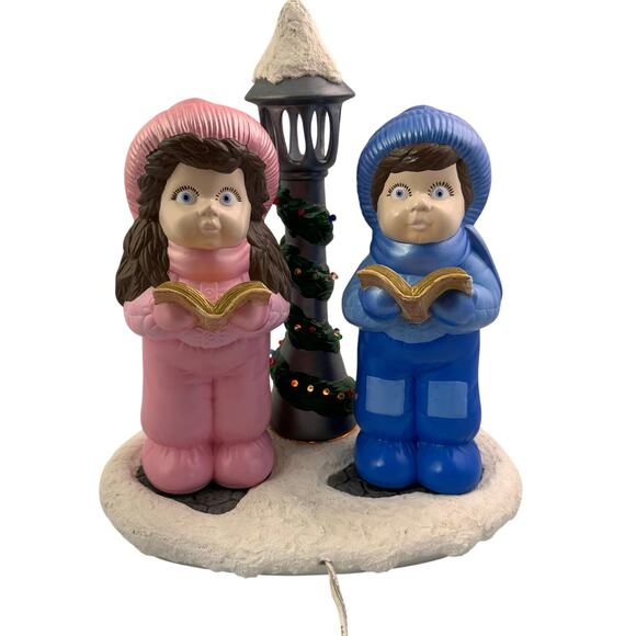 Christmas Carols Carollers Singing outside under Lampost Ceramic working lamp - Picture 1 of 6